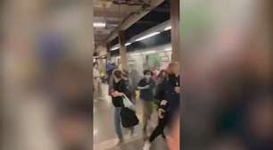Vídeo mostra desespero de pessoas em metrô de NY após tiroteio